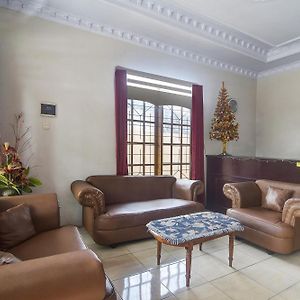 Oyo 92041 Hotel Borneo